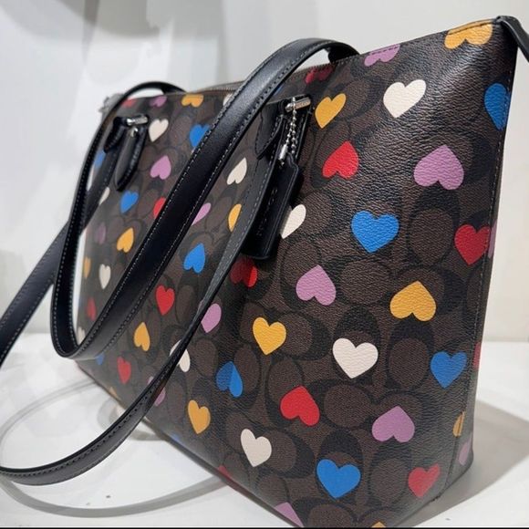 NWT COACH ❤️ Gallery Tote In Signature Canvas With Heart Print CP108 - Picture 3 of 9